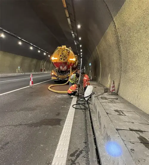 金川隧道排水渠清淤